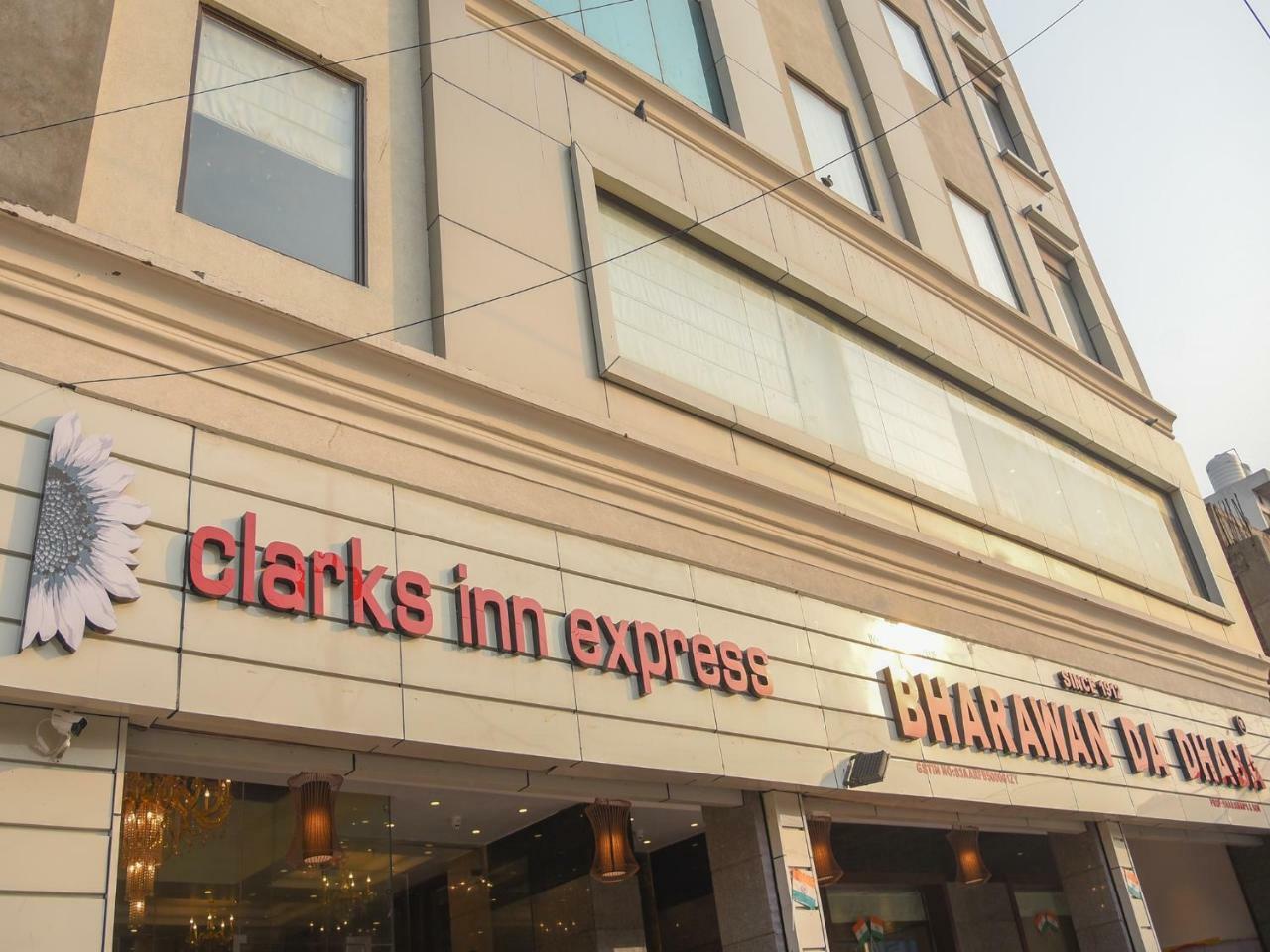 Bharawan Clarks Inn Express Amritsar Bagian luar foto