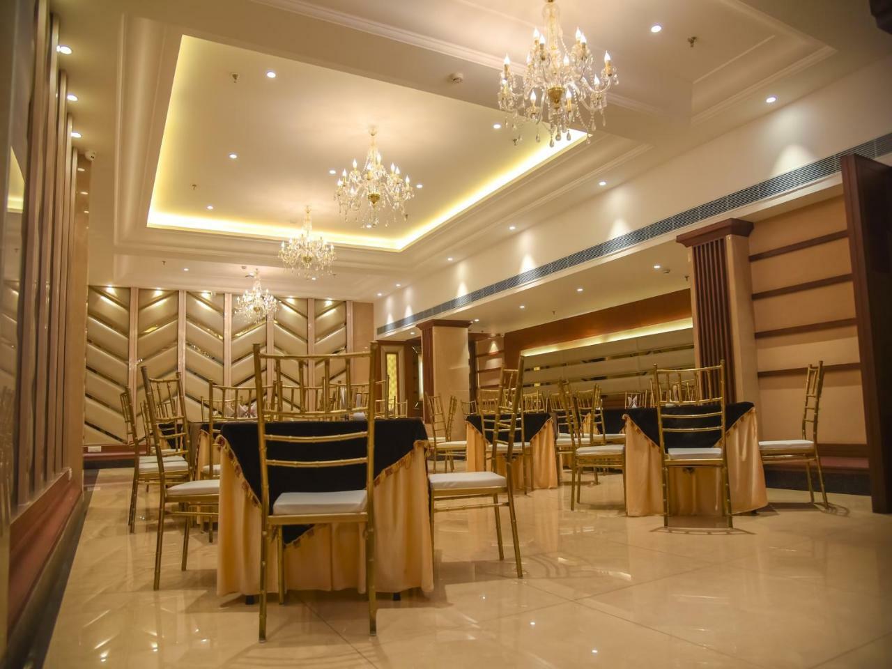 Bharawan Clarks Inn Express Amritsar Bagian luar foto