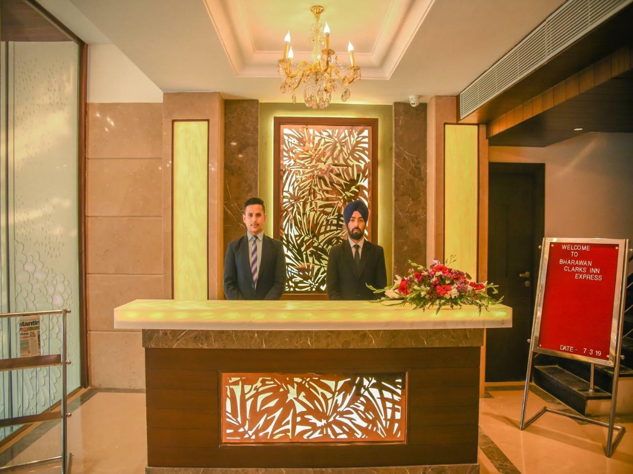 Bharawan Clarks Inn Express Amritsar Bagian luar foto