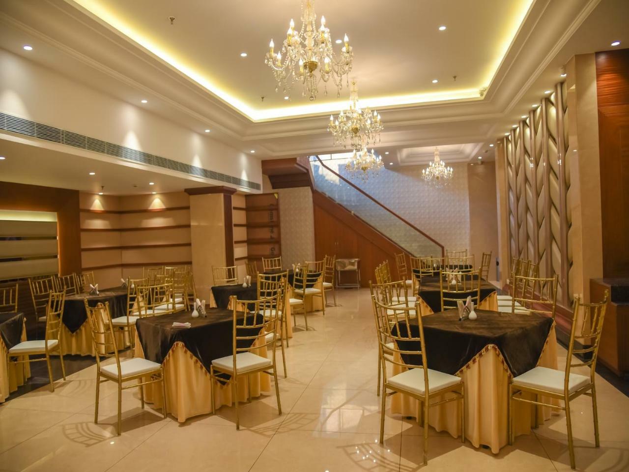 Bharawan Clarks Inn Express Amritsar Bagian luar foto