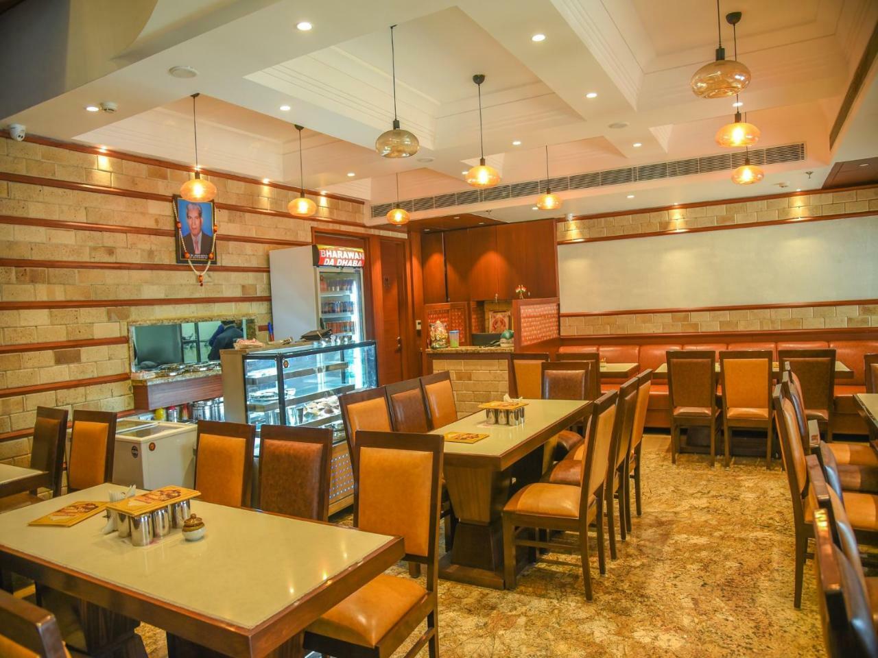 Bharawan Clarks Inn Express Amritsar Bagian luar foto