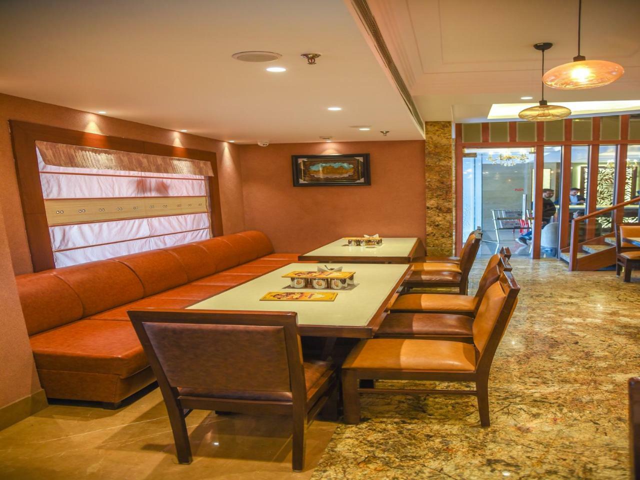 Bharawan Clarks Inn Express Amritsar Bagian luar foto