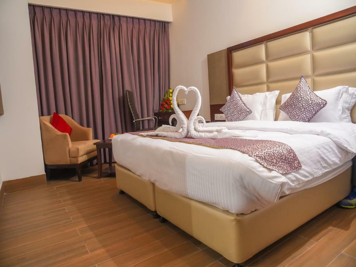 Bharawan Clarks Inn Express Amritsar Bagian luar foto